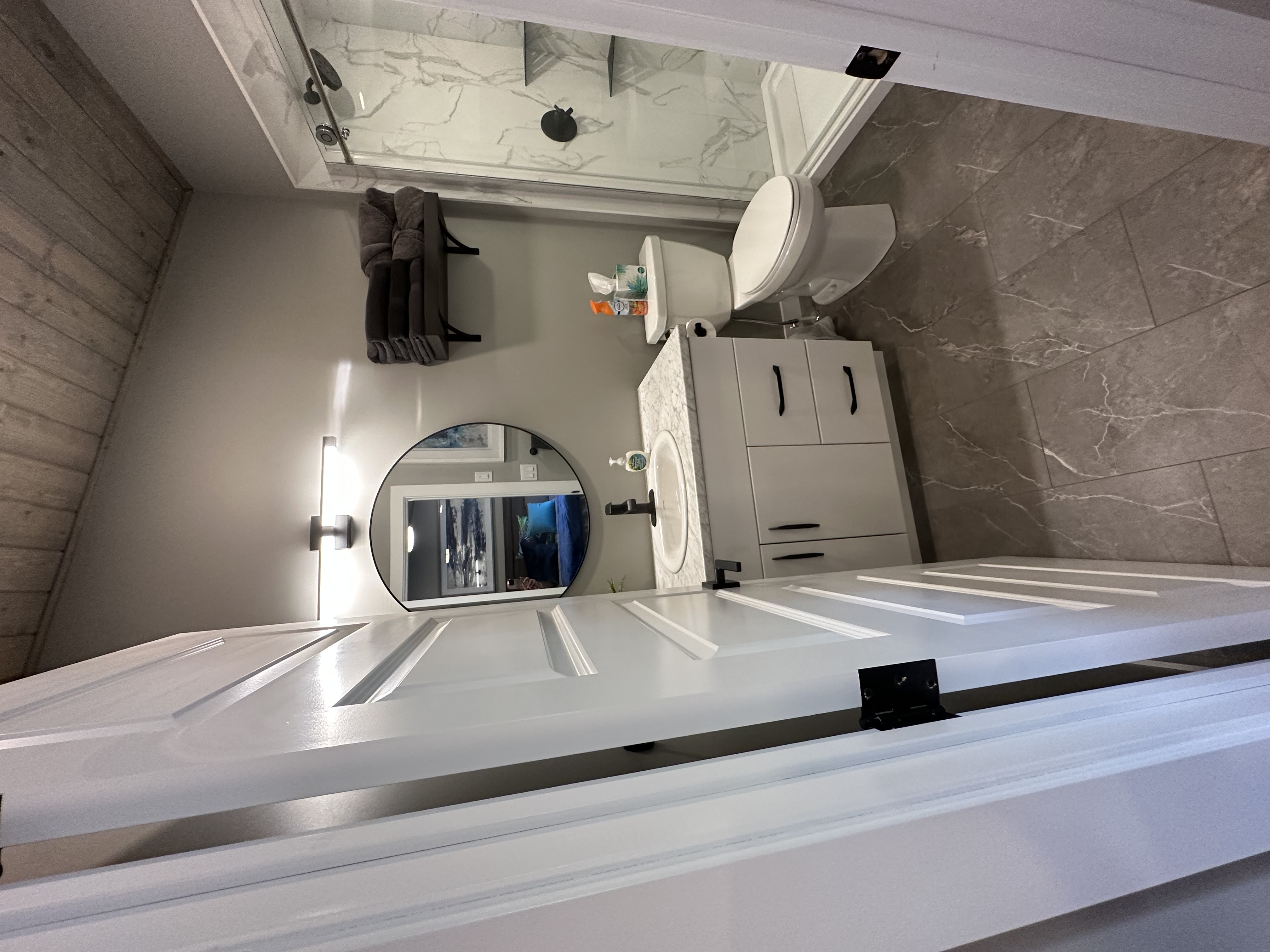 Master Bedroom - Ensuite Bathroom
